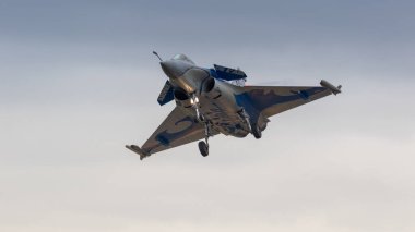 Fairford, İngiltere - 15 Temmuz 2017: Fransız Dassault Rafale inişi