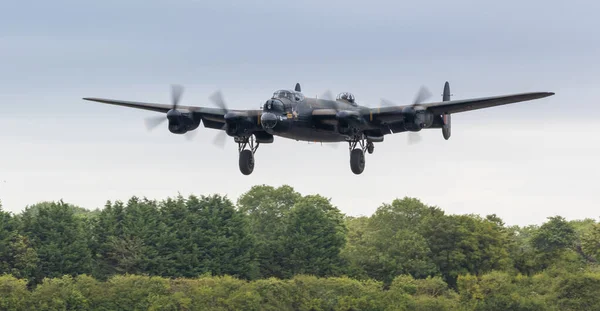 Fairford 15Th July 2017 Vintage Raf Lancaster Bomber Landing Approach — Stock Photo, Image
