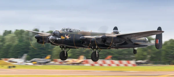 Fairford Reino Unido Julio 2017 Bombardero Lancaster Vintage Raf Aterrizar —  Fotos de Stock