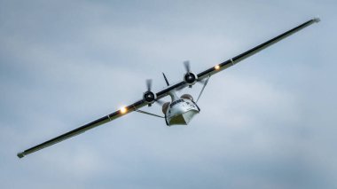 Eski bir Catalina uçan teknesi.