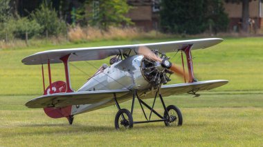Old Warden, İngiltere - 4 Ağustos 2019: Bir vintage uçak Z-1RA Stummelflitzer havaalanına indi