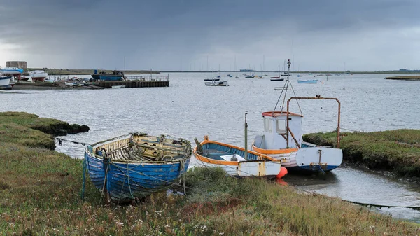 Colorful Fishing Boats River Alde Aldeburgh Suffolk — Stock Photo, Image