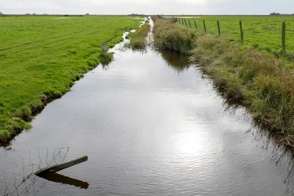 Канал Ирригации Сельскохозяйственных Угодий Саффолке Великобритания — стоковое фото
