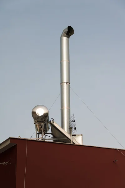 Grekiska sol vatten värmesystem — Stockfoto