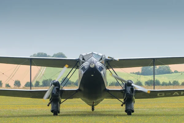 Биплан Dragon Rapide 1930-х годов — стоковое фото