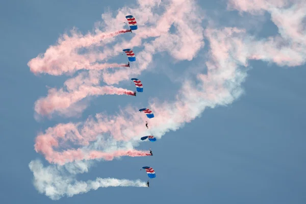 RAF Falcons parachute team — Stockfoto
