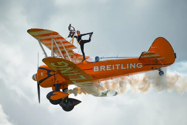 Breitling крило пішоходів відображення команди — стокове фото