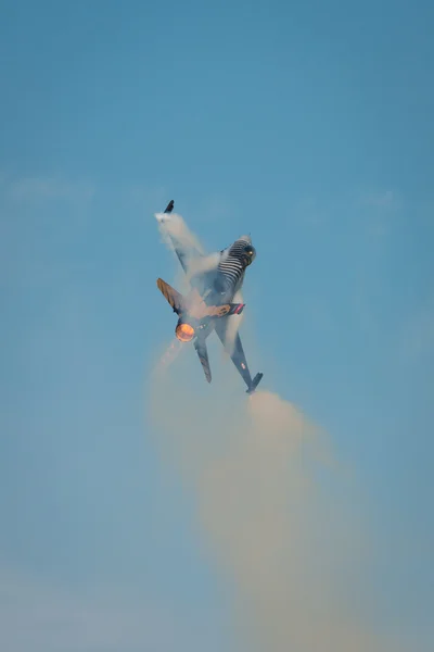 Turkish Airforce F16 avioane solo de diplay — Fotografie, imagine de stoc