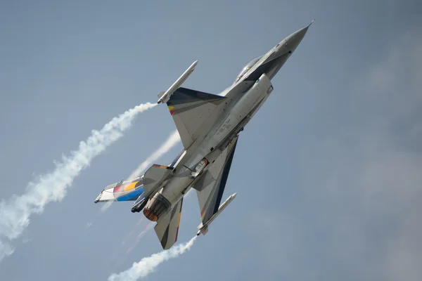 Belgiska flygvapnet display F16 fighter jet — Stockfoto