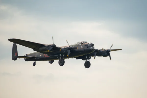 Vintage Lancaster Bombacı. Britanya Savaşı uçuş. — Stok fotoğraf