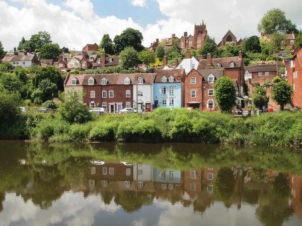 Case lungo il fiume Severn a Bridgenorth — Foto Stock