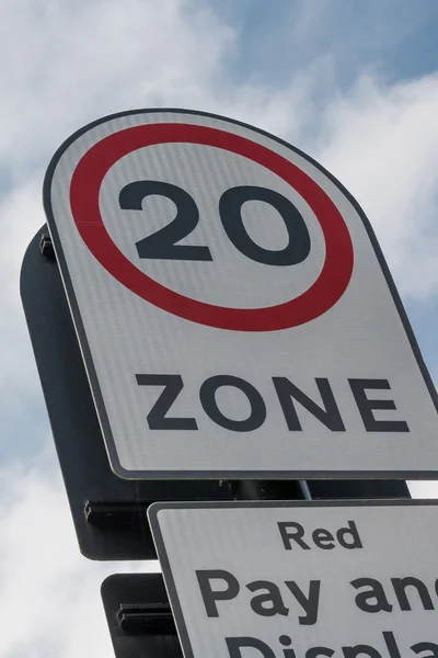 20 mph verkeersbord — Stockfoto