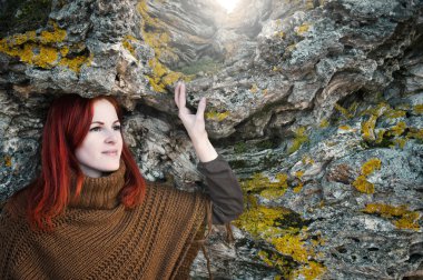 Kitesurfer Silhouette auf dem See, vor Sonnenuntergang Hintergrund