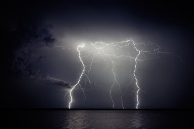 Şimşek Fırtınası