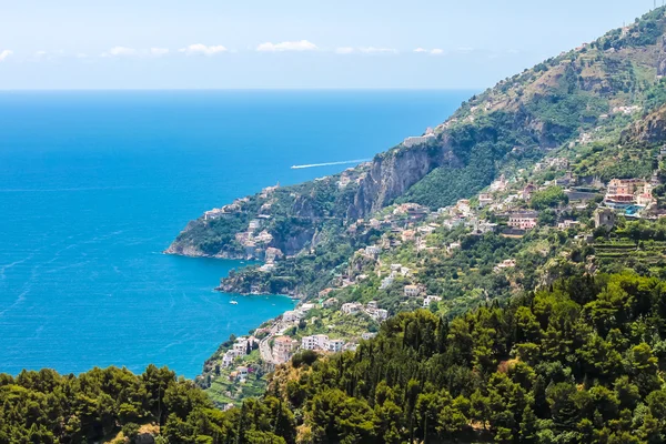 Vue panoramique sur la côte amalfitaine — Photo