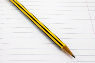 Beyaz bir sayfada kalem