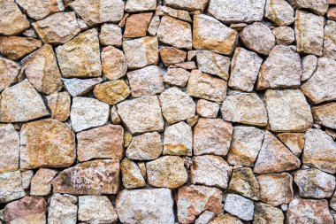 düzensiz taş duvar