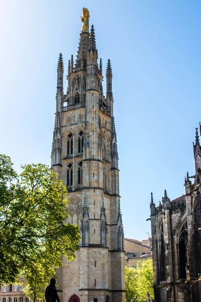 El campanario de la Catedral de San Andrés en Burdeos, Francia — Foto de Stock