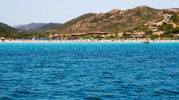 La hermosa playa de Porto Taverna, en la costa este de Sardi —  Fotos de Stock