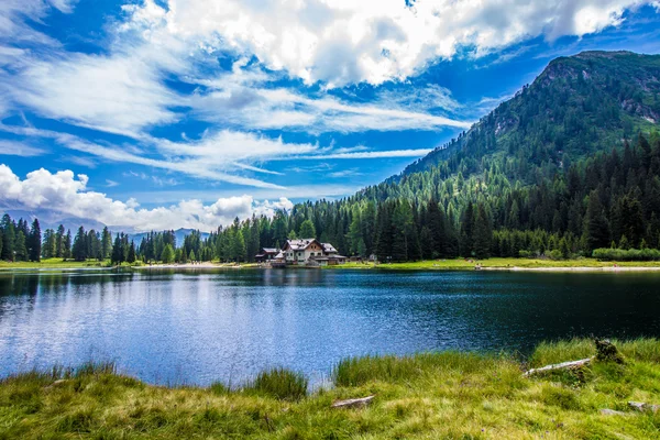 Der nambino-see in den alpen, trentino, italien — Stockfoto