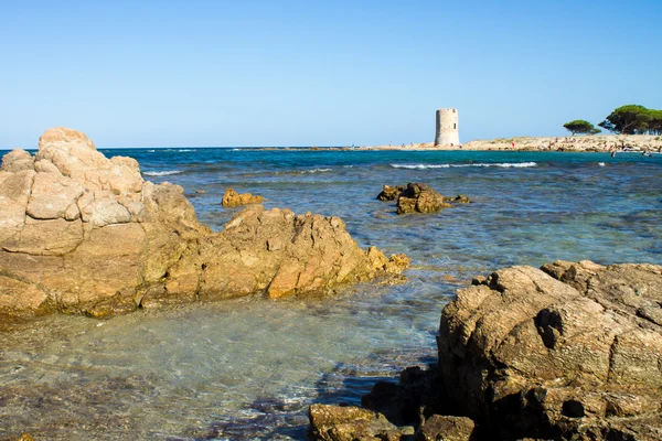 Spiaggia San Giovanni Con Antica Torre Avvistamento Sardegna — Foto Stock