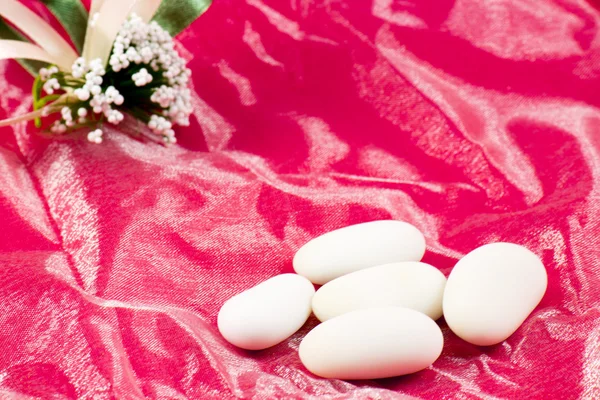 Pět Bílé Svatební Koláčky Růžovém Pozadí Stock Fotografie