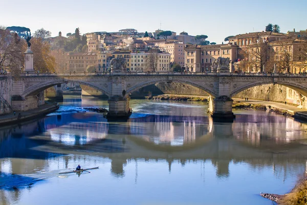 View of a bridge over the Tiber in Rome — Stock Photo, Image