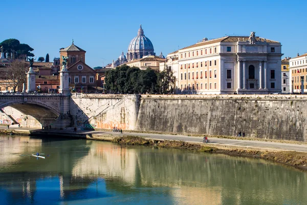 Vista do Tibre em Roma, Itália — Fotografia de Stock