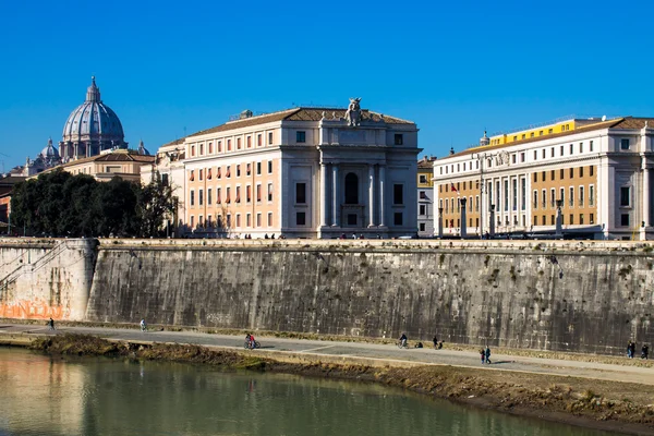 Vista del Tíber en Roma, Italia — Foto de Stock