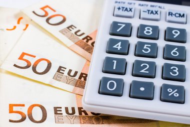 50 euro Bono ve bir hesap makinesi