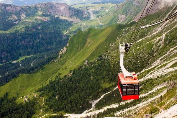 Red cableway — Stock Photo, Image