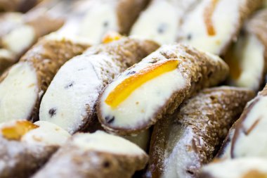 Cannoli, kızarmış pasta hamuru ile yapılan Sicilya mutfağının tipik tatlılar ricotta doldurma