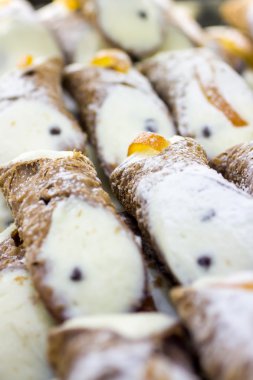 Cannoli, tipik Sicilya tatlılar