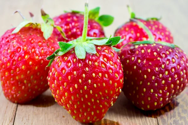 Some juicy garden strawberries — Stock Photo, Image