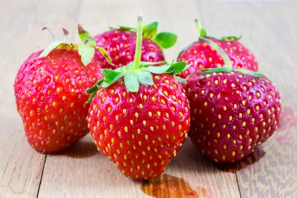 Some juicy garden strawberries — Stock Photo, Image