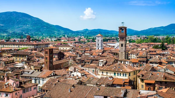 Panoráma města Lucca, v Toskánsku, Itálie — Stock fotografie