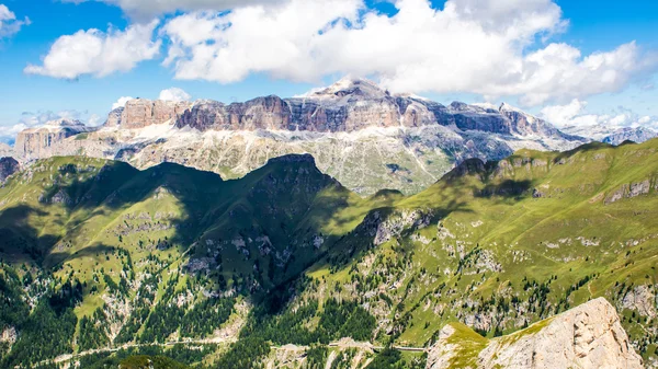 Vista panoramica sul gruppo del Sella, un massiccio nelle Dolomiti — Foto Stock
