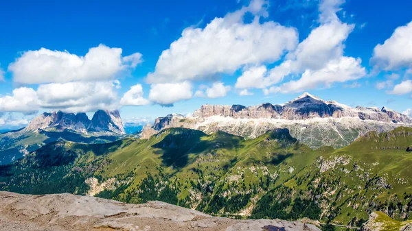 Panoramic view of the groups of Sella and Langkofel, massifs in — Stock Photo, Image