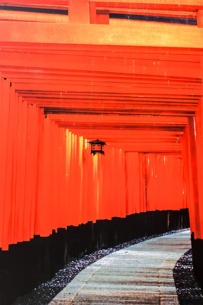 Path of torii in the "Fushimi Inari-taisha" shrine in Kyoto — Stock Photo, Image