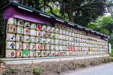 Japon bir tapınak aşkına varil teklifleri