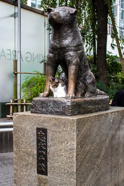 Staty av Hachiko i Tokyo, en symbol för lojalitet — Stockfoto