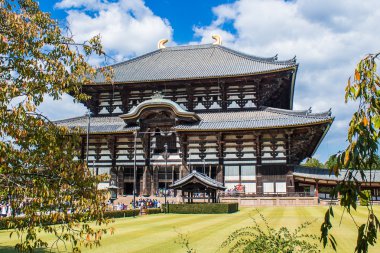Nara, Japonya - 13 Ekim 2015: Büyük Buda salon Nara, Kyoto, Japonya yakınındaki Todaiji tapınağında