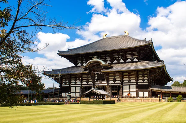 NARA, JAPAN - OCTOBER 13, 2015: Great Buddha Hall at the Todaiji — Stock Photo, Image