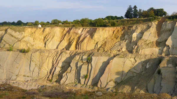 Oppervlakte kalksteen mijnen Stockfoto