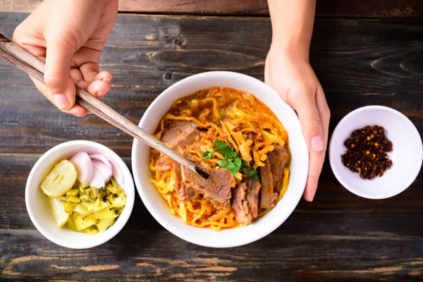 Comida Tailandesa Norte Khao Soi Sopa Macarrão Caril Picante Com — Fotografia de Stock