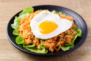 Kimchi pilavı ve yumurta, Kore yemeği.