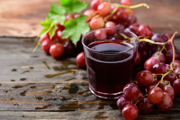 Fresh Red Grapes Fruit Juice Wooden Background — Stock Photo, Image