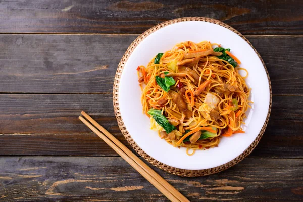 Comida Asiática Fideos Fritos Vegetarianos Con Champiñones Verduras Vista Superior — Foto de Stock