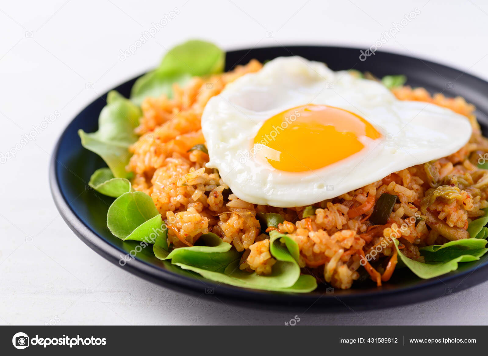 Kimchi Gebratener Reis Mit Spiegelei Obenauf Koreanisches Essen Nahaufnahme  – Stockfoto © nungning20 #431589812, image size:1600x1168