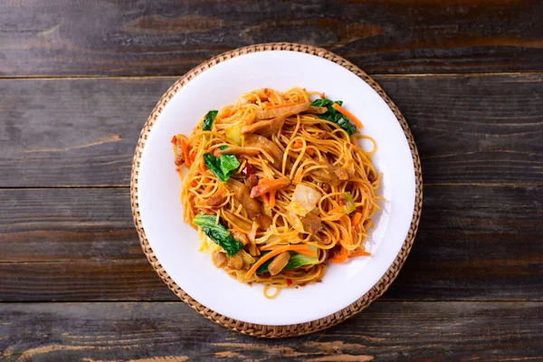 Asiatisches Essen Vegetarische Gebratene Nudeln Mit Pilzen Und Gemüse Draufsicht — Stockfoto